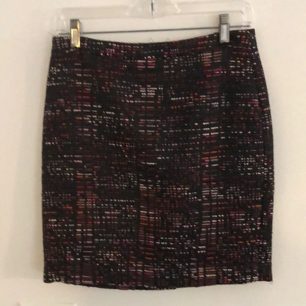 Pencil skirt by Loft, black tweed. Size 2 - Picture 1 of 2